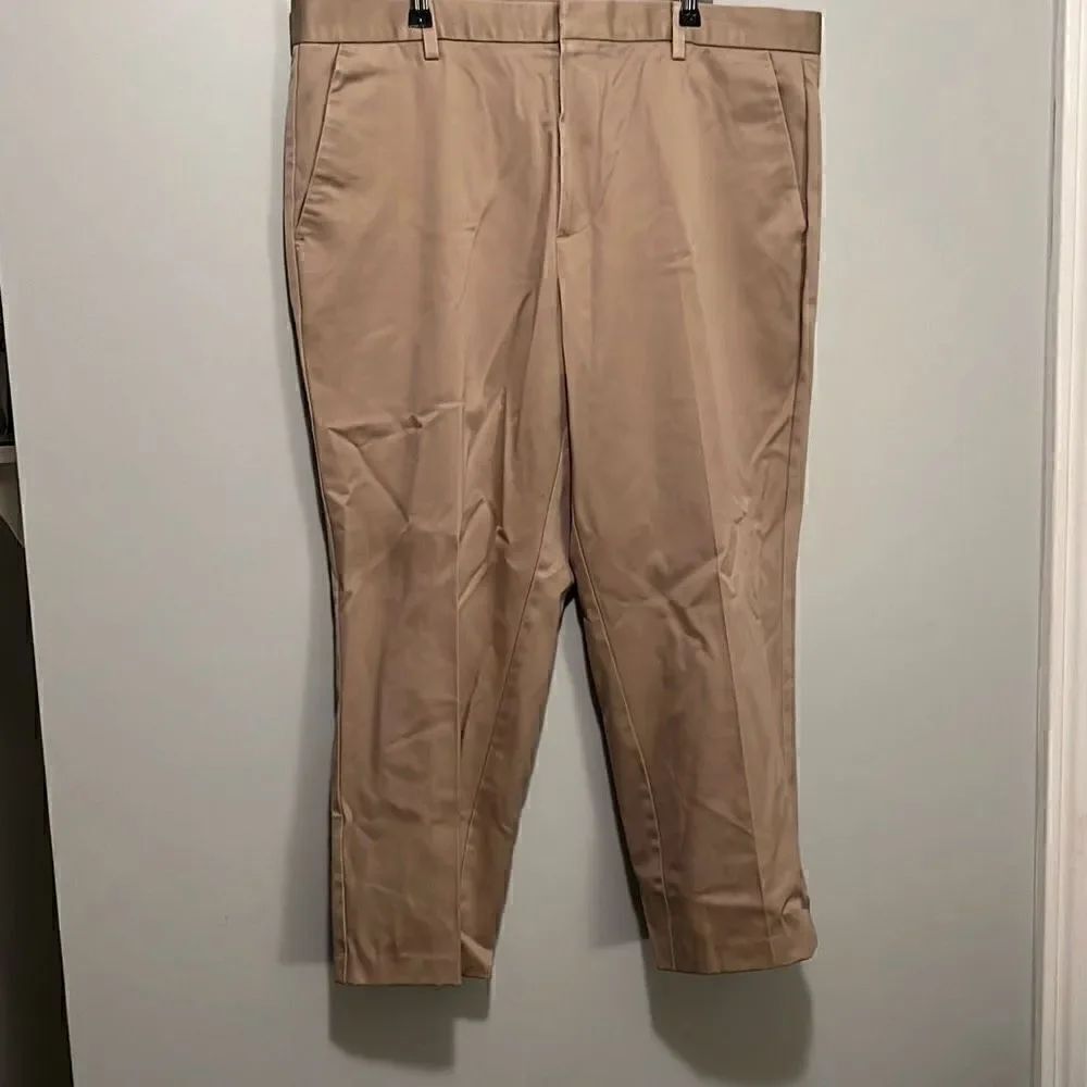 Dockers Men's Khaki Classic Fit Flat Front Career Work Dress Pants W38 L29